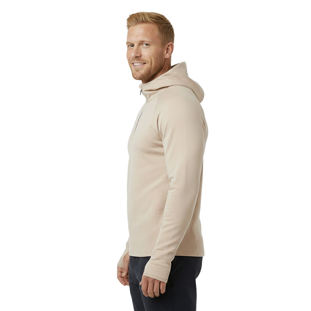 Modell från sidan med beige ziphoodie