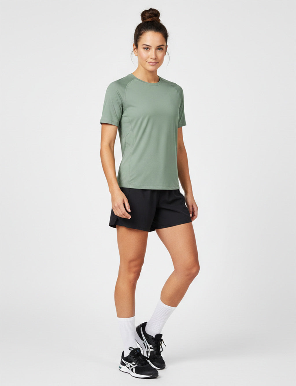 CoolDry-Tee-sage-kvinnlig-modell