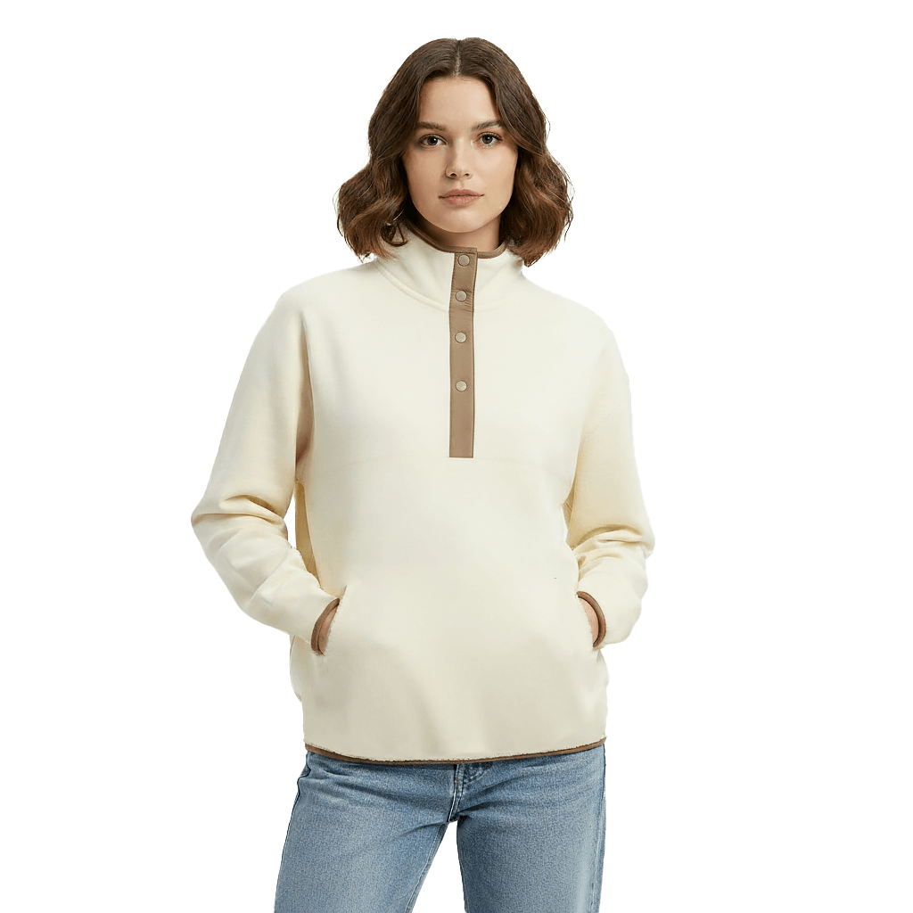 Modell med Fleecetröja med knappar