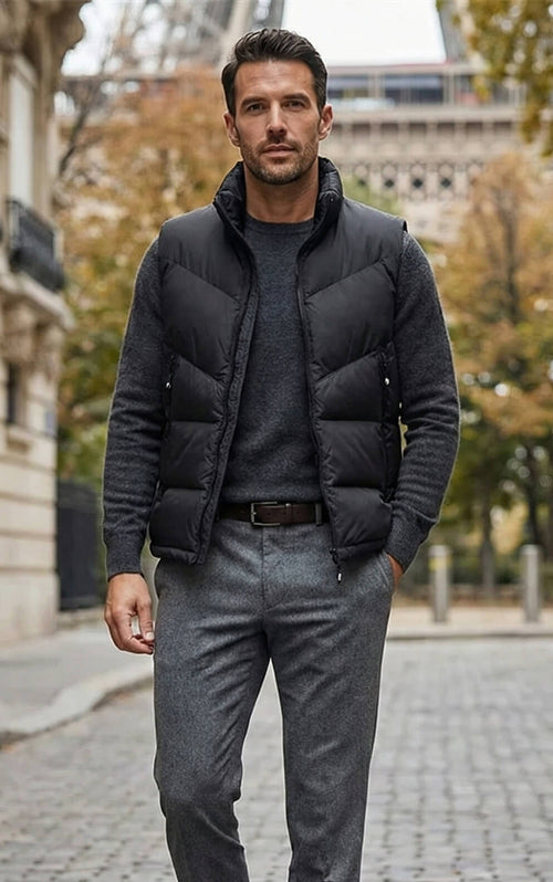 Modell med svart fodrad väst