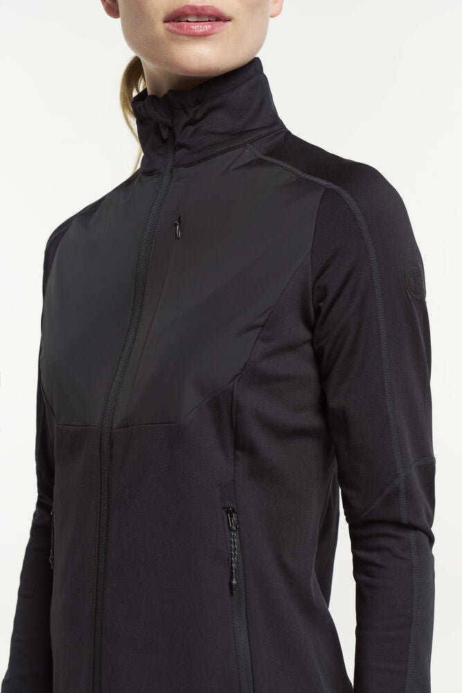 TXlite-Windblock-Full-Zip-woman-model-black-detail-2