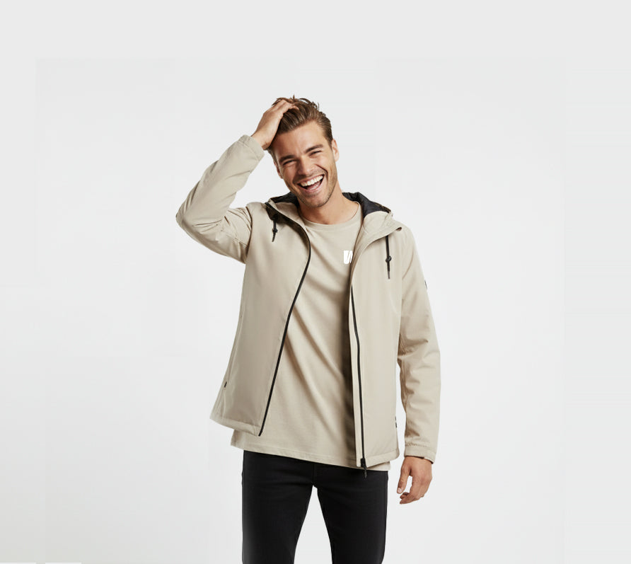 Wearly-modell-jacka-skrattar